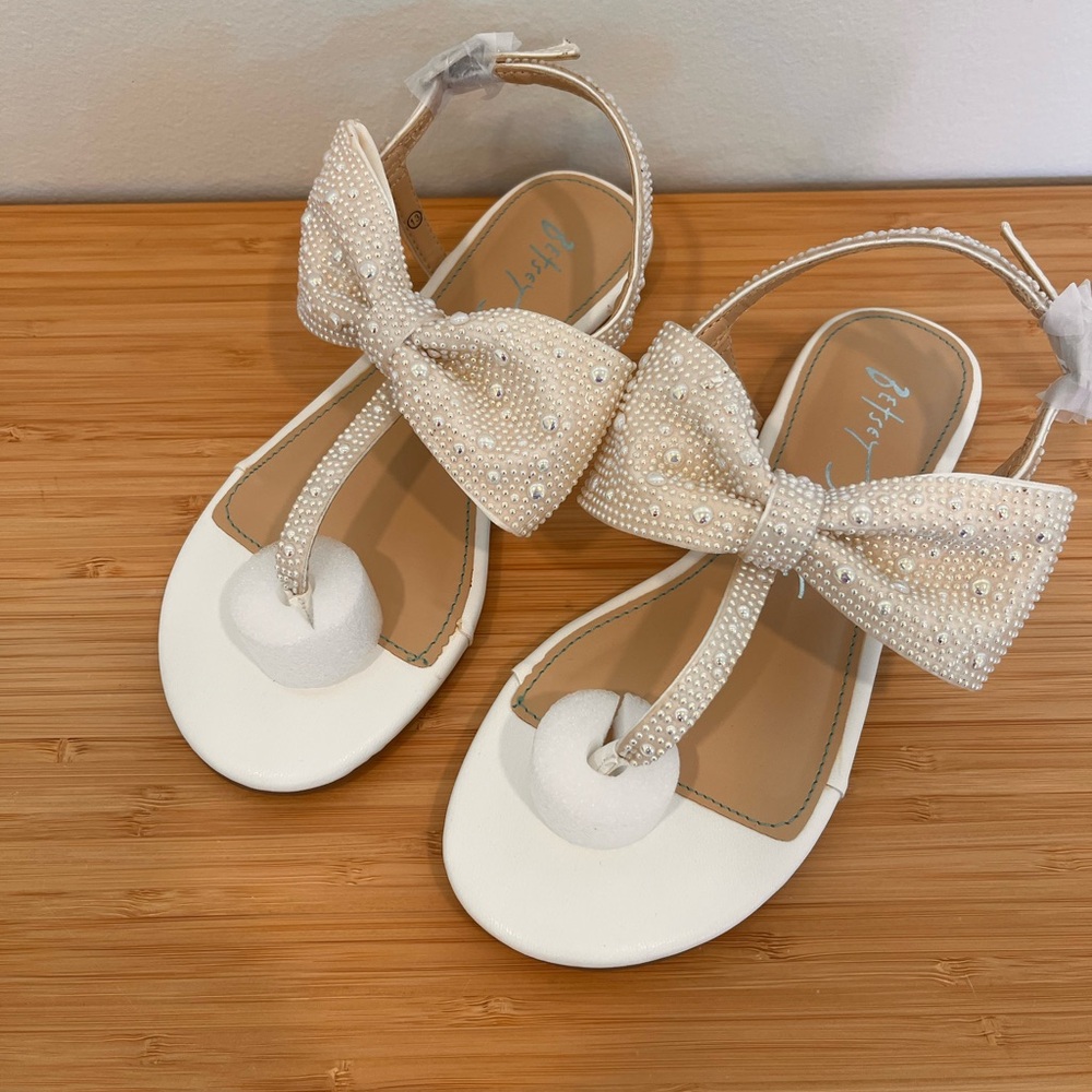 Betsey Johnson Kids Toddler Girls 13 Pearl White Bow Sandals NIB Wedding Cream - Picture 4 of 7